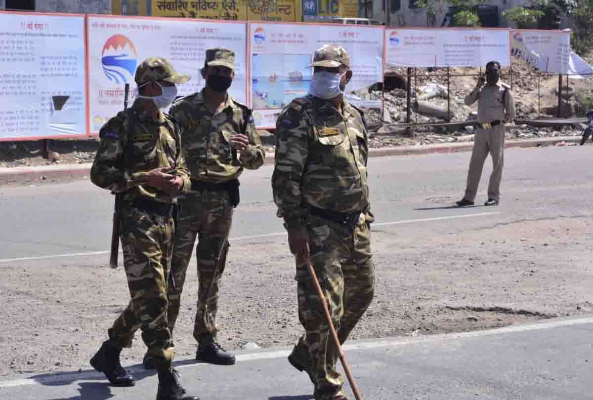 Police tightens lockdown, seals city limits