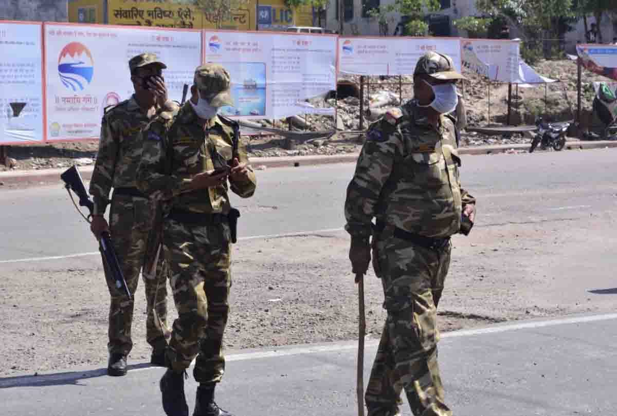 Police tightens lockdown, seals city limits