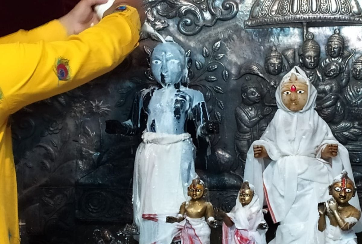 Ram navami 2020 pujan live on you tube and Facebook due to lockdown in mathura