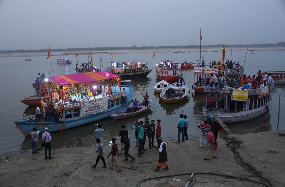 Ramnavmi devotees worship in home during lockdown in varanasi