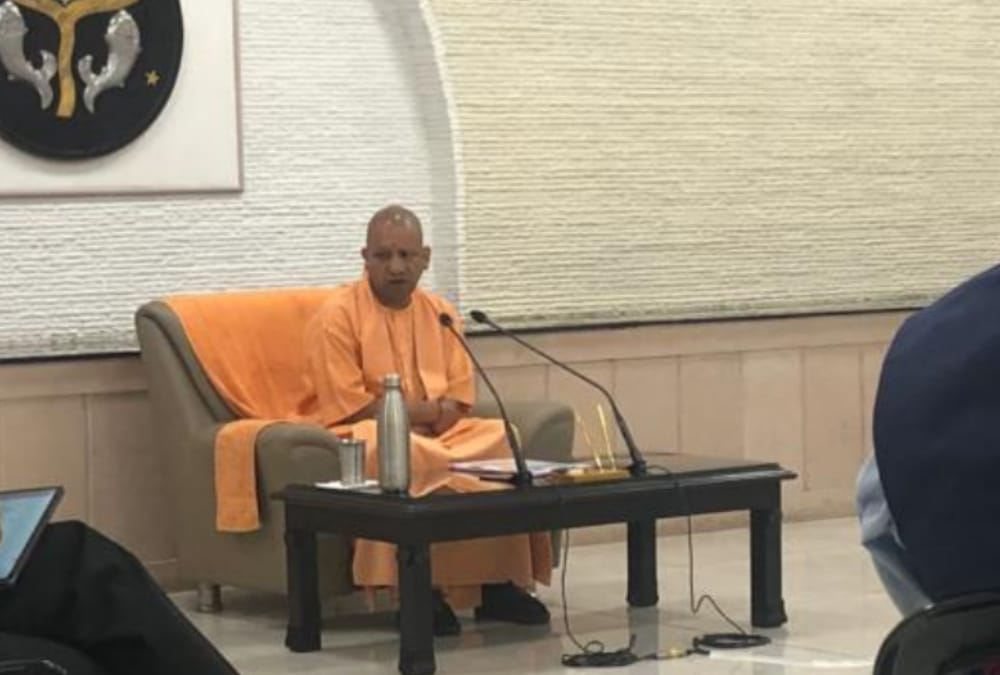 Yogi Adityanath instructs to plan to provide jobs to migrant labourers.