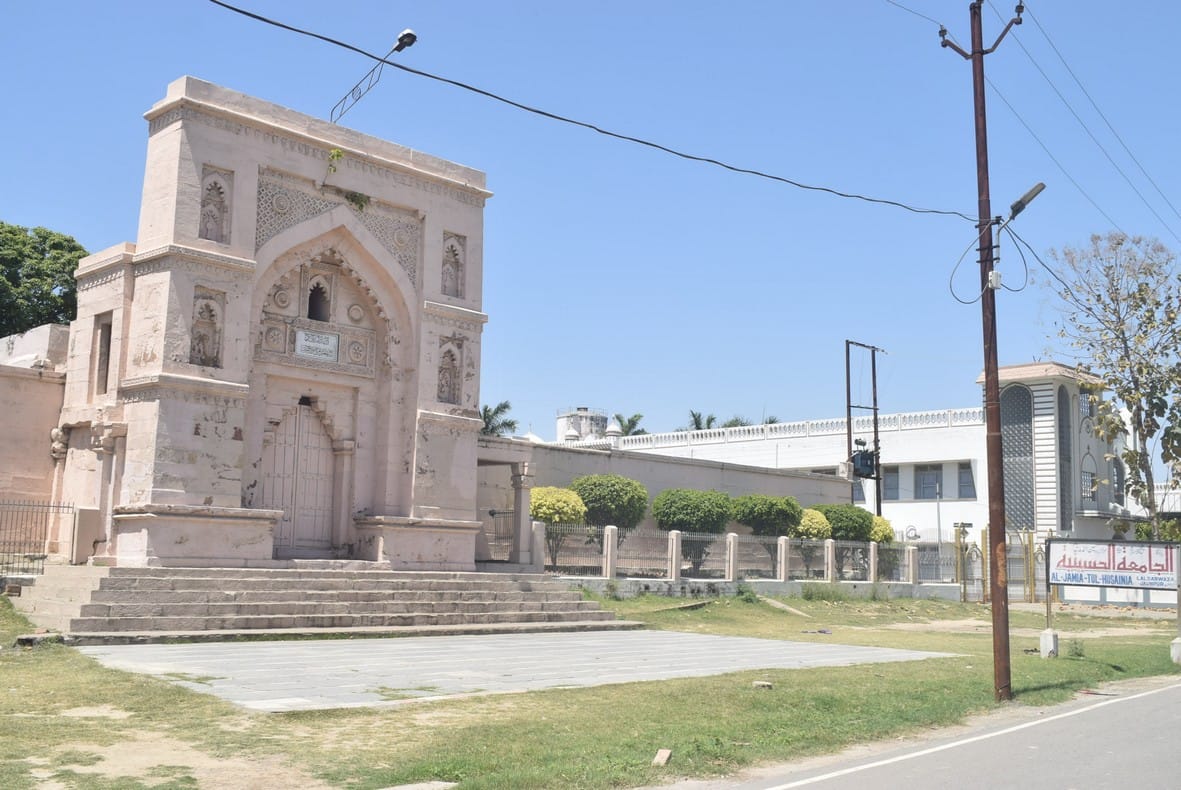 Lal Darwaja, Badi Masjid Sanitize, increased vigilance