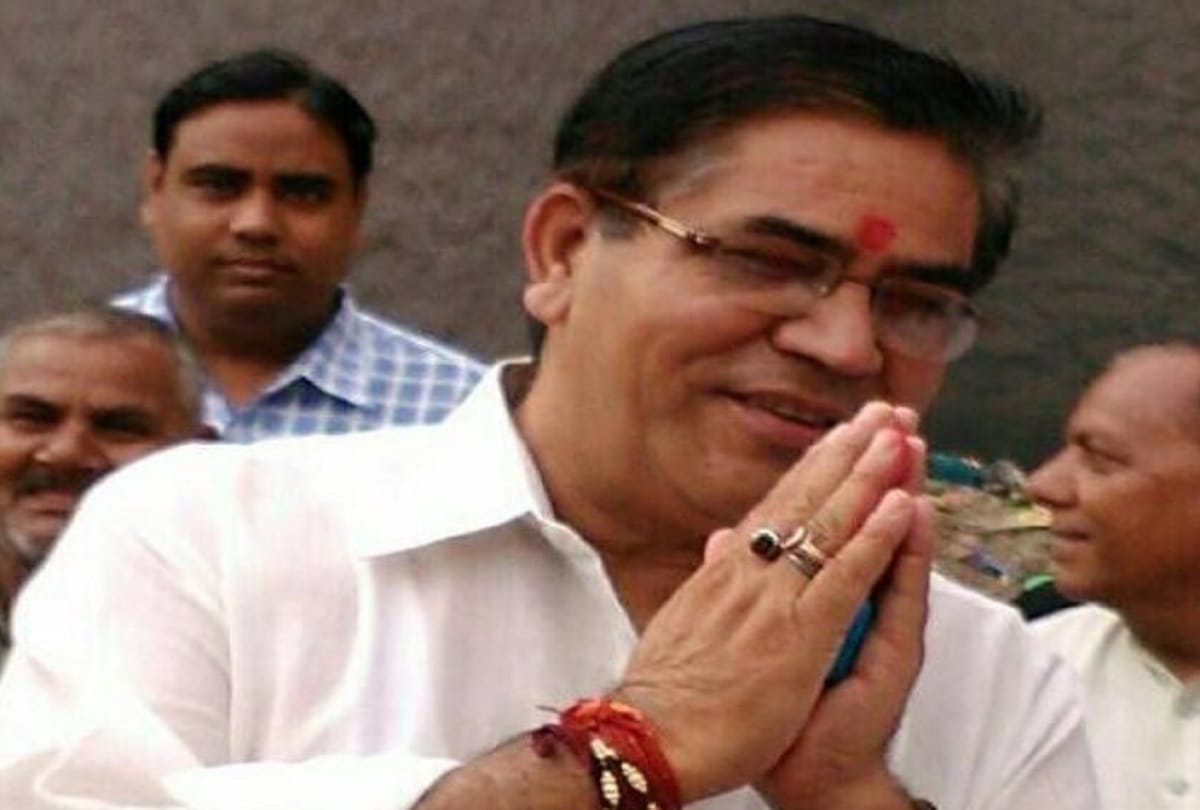 Bjp MLA lodges complaint against mob gathered at residence