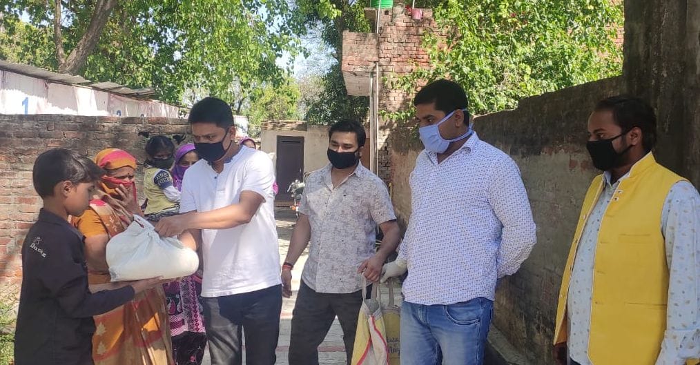 Social workers arranged ration with lunch packet