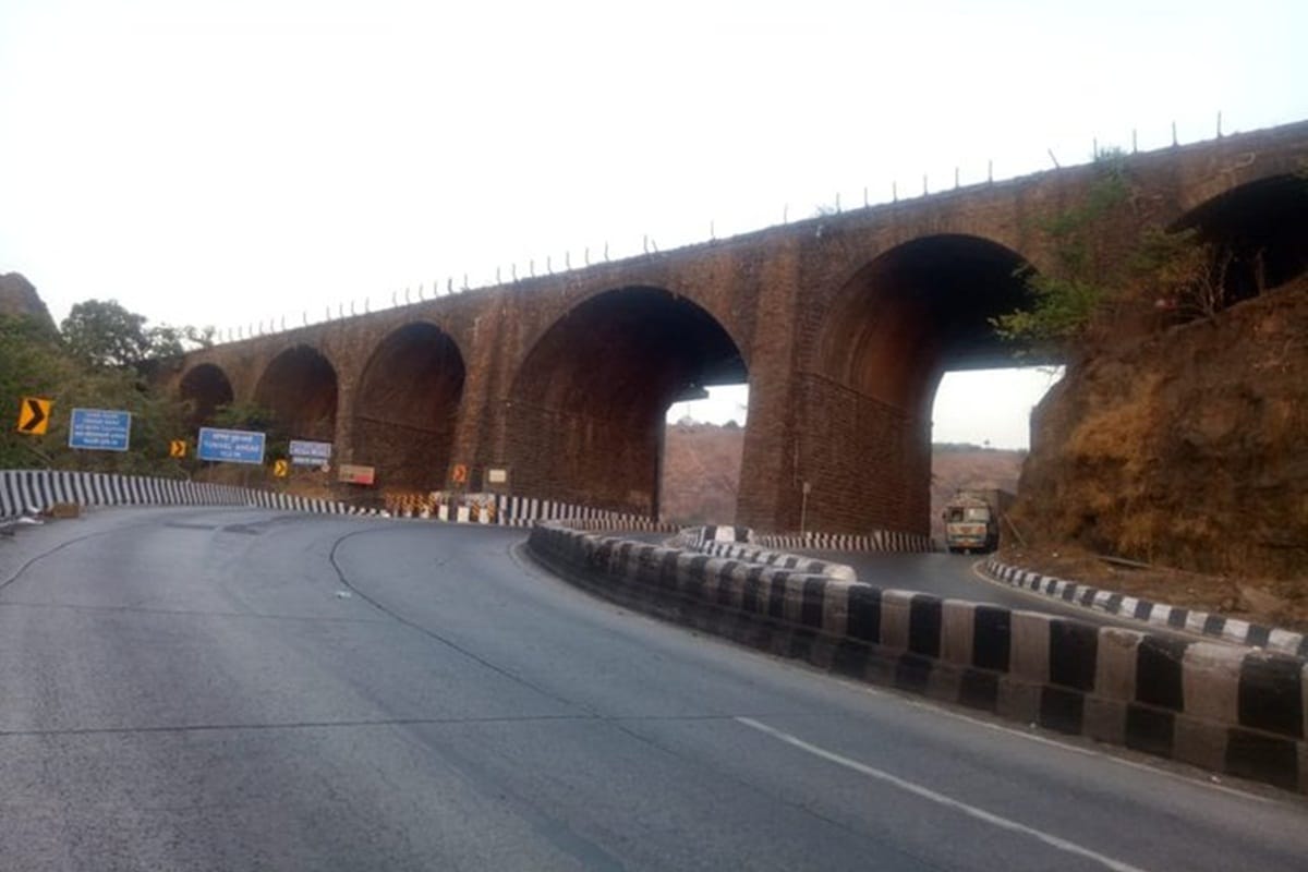 Lockdown in Maharashtra News in Hindi Amrutanjan Bridge near Lonavala will be demolished with controlled blast