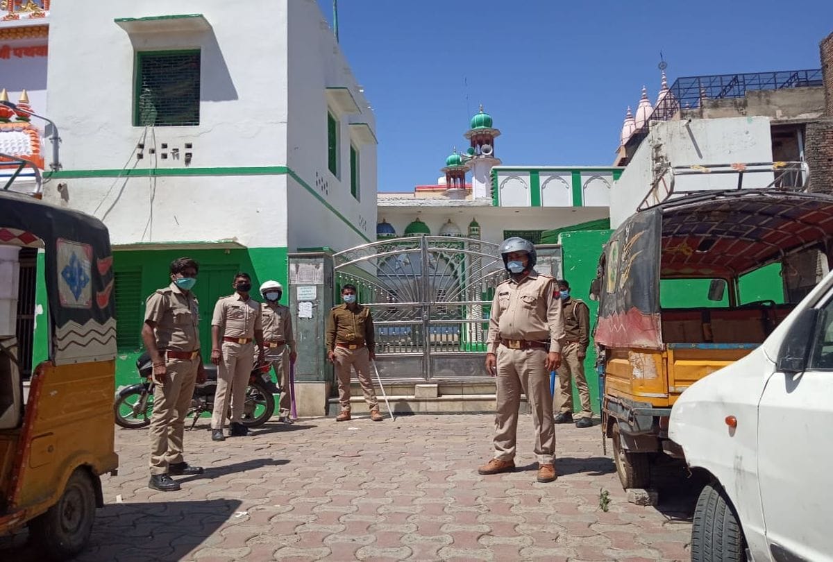 Muslims offered namaz at home due to lockdwon in vrindavan