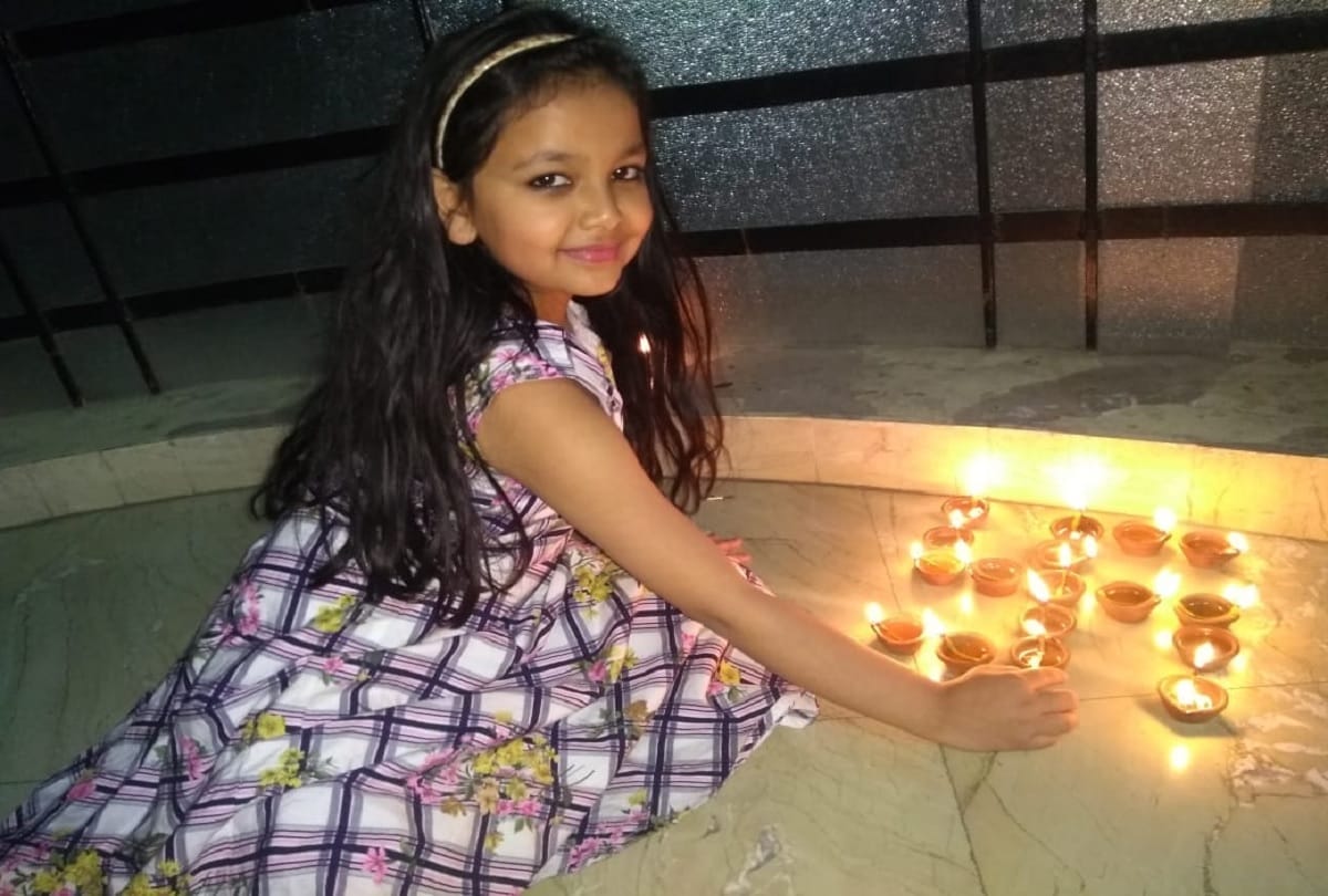 Coronavirus people celebrate ramnavmi 2020 by lighting candles at their homes before PM Modi