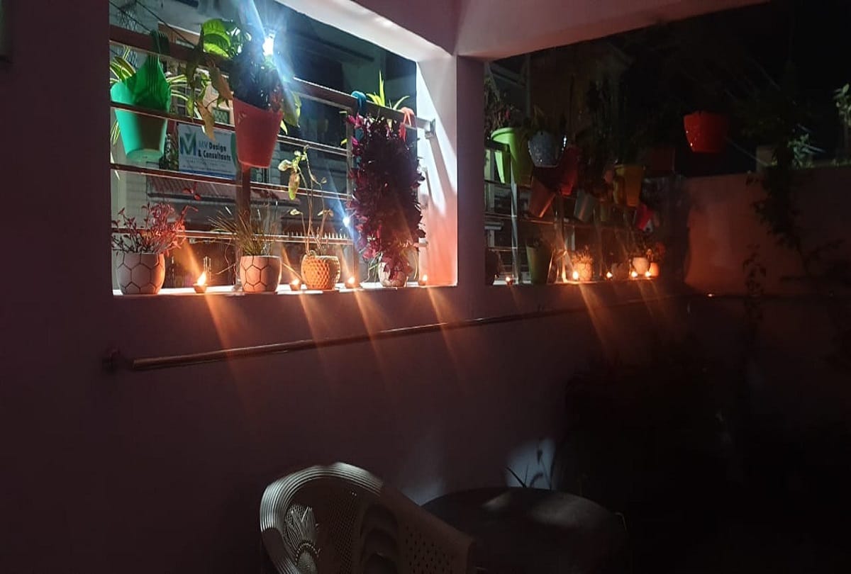 Coronavirus people celebrate ramnavmi 2020 by lighting candles at their homes before PM Modi