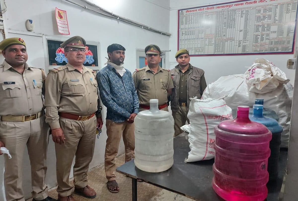 Illegal liquor business going on in lockdown two arrested including woman in Aligarh