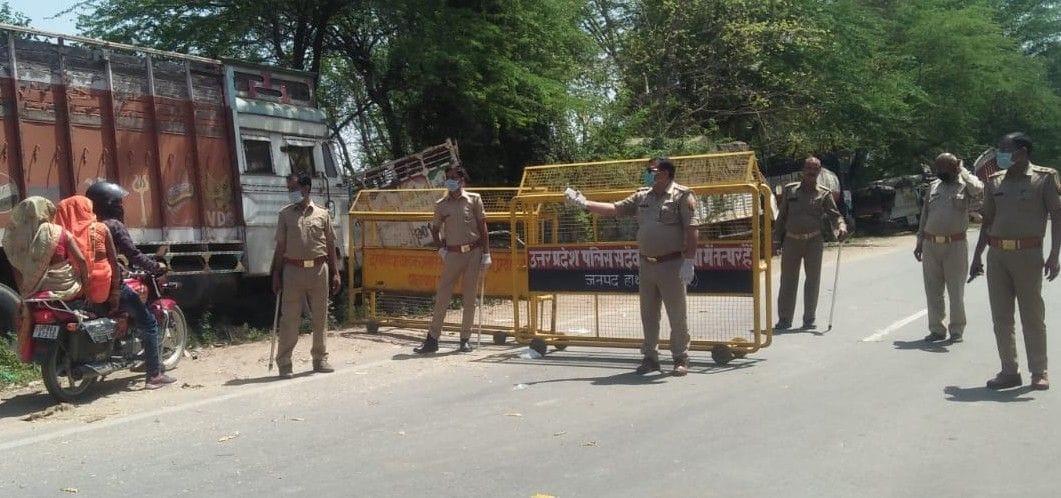 Hathras: Policeman who is busy all day in search of deposits