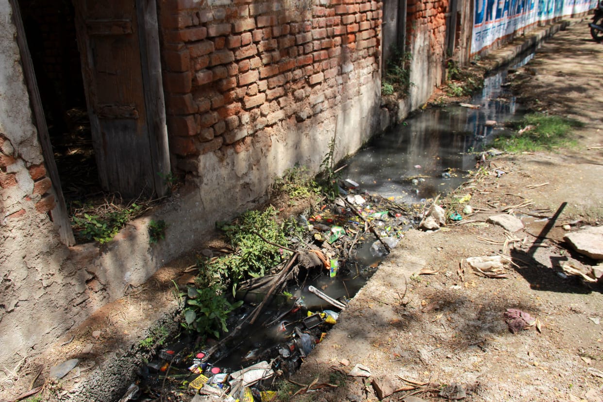 dirtyness in thapak bagh jhansi