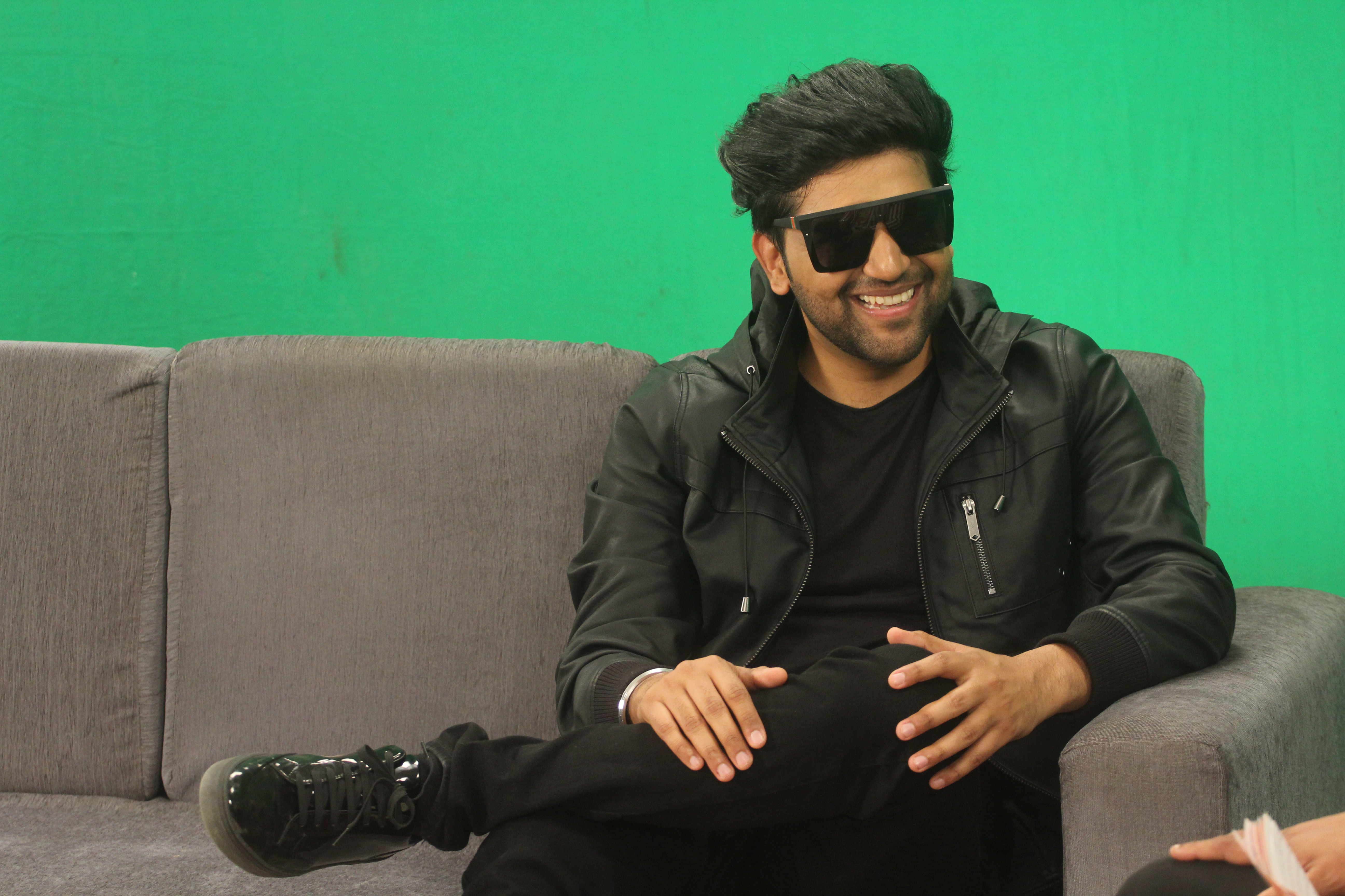 Guru Randhawa issues an apology after arrested in Mumbai club raid