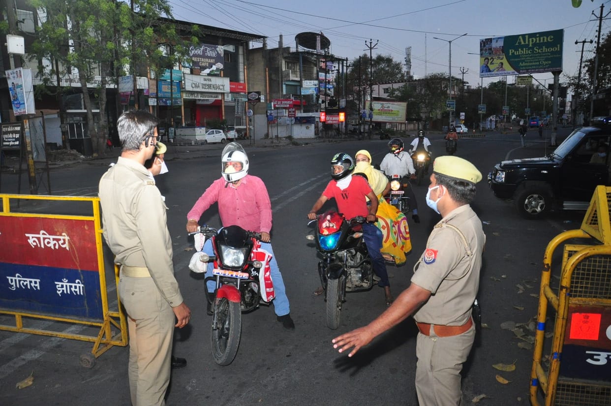 Police roaming in the streets silence on the roads in jhansi