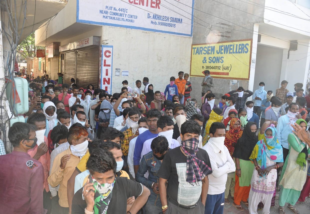 The crowd gathered to get a glimpse of Emmy Virk, then the singer came to the police station and distributed ration