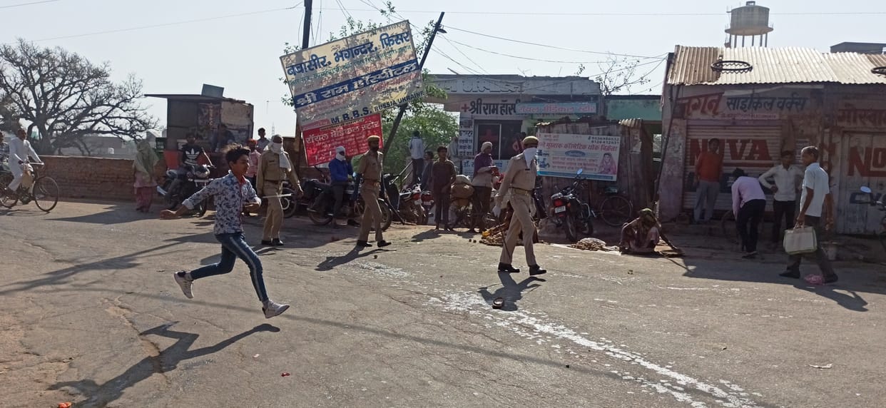police beaten on voiltaion of lockdown