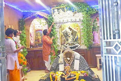 Phool Bangla Did Not Make In Banke Bihari Temple Vrindavan on Ekadashi Due To Coronavirus
