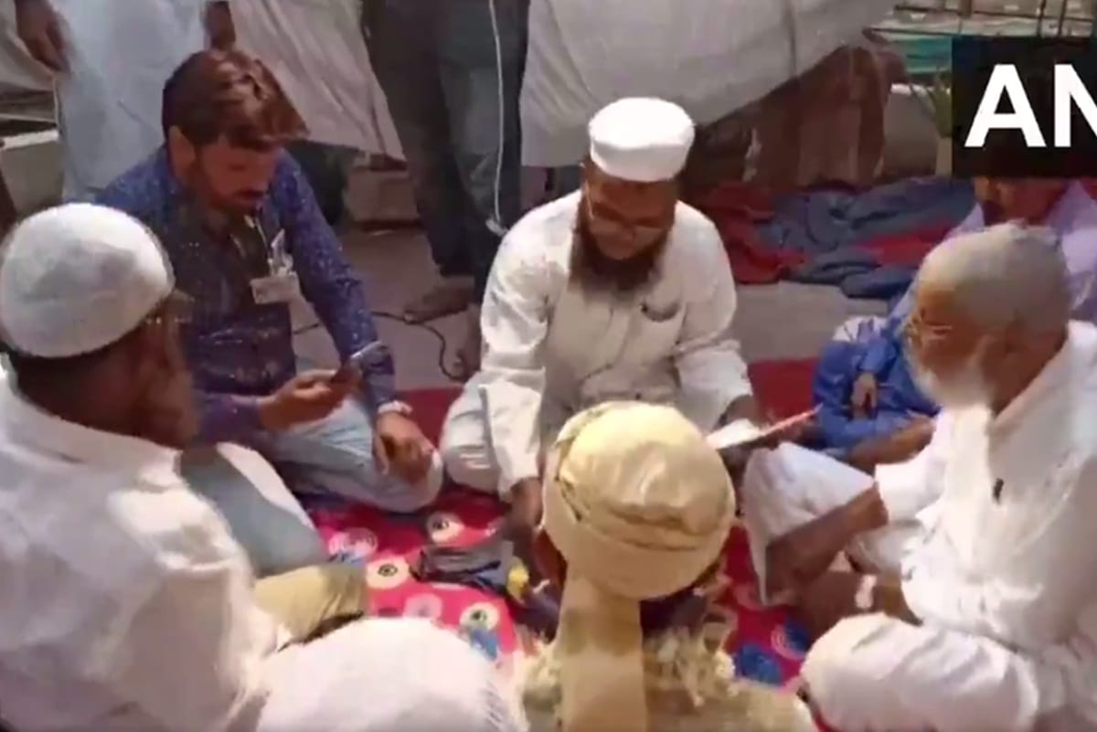 corona effect marriage was solemnised on video call in maharashtra Qazi says both family are happy