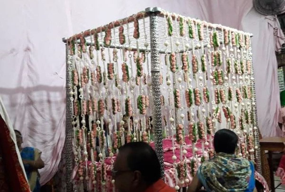 phool baithak of banke bihari temple vrindavan