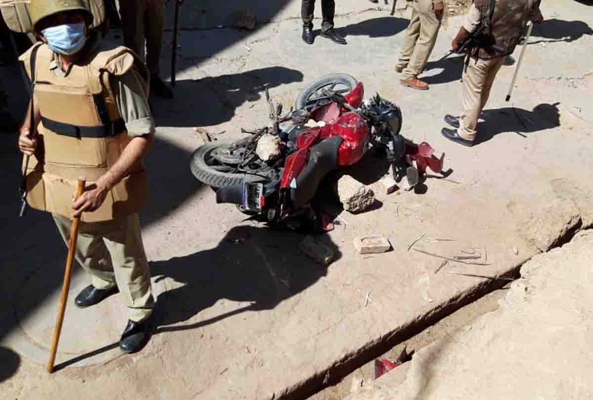 kannauj Lockdown news: attack on policeman, three injured