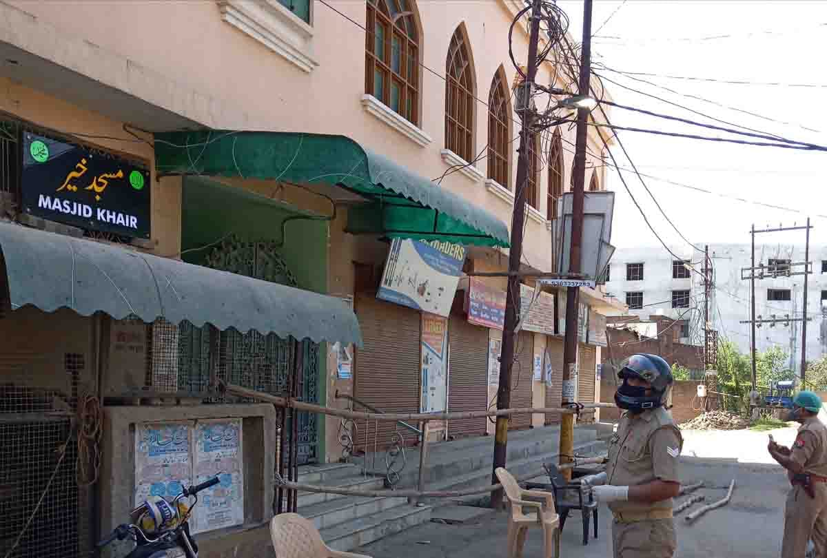 lockdown in up: People of Karona positive Tablighi Jamaat met in mosques, area sealed