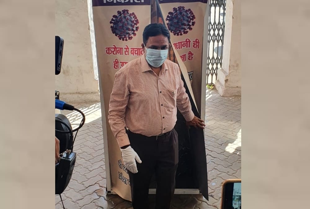 automatic sanitize machine installed in nagar nigam mukhyalay in lucknow