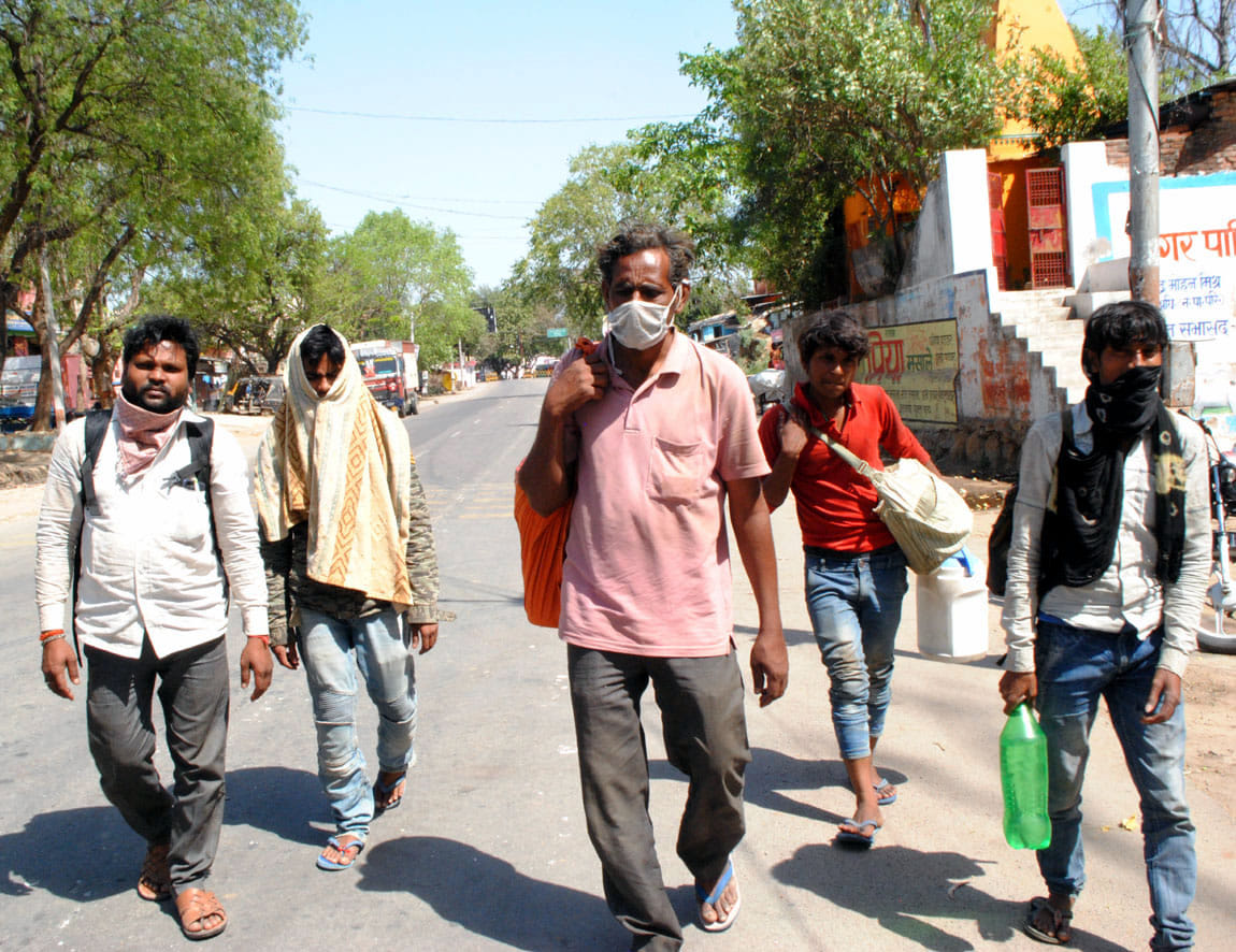 Laborers arrive in Chitrakoot from Hyderabad in ten days
