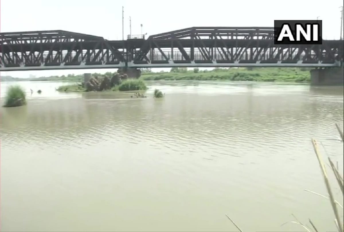 Yamuna cleaned in lockdown see all pictures