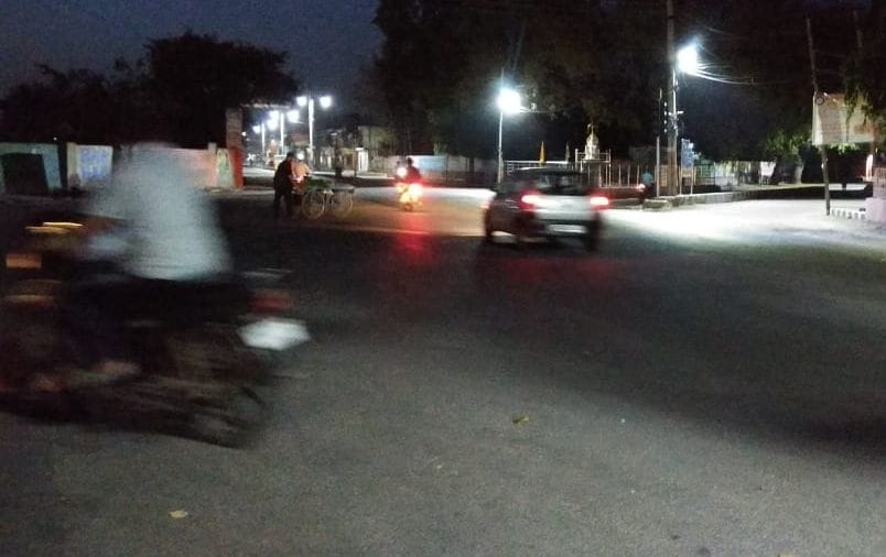 lockdawn : in the evening refused the policein  barrier.