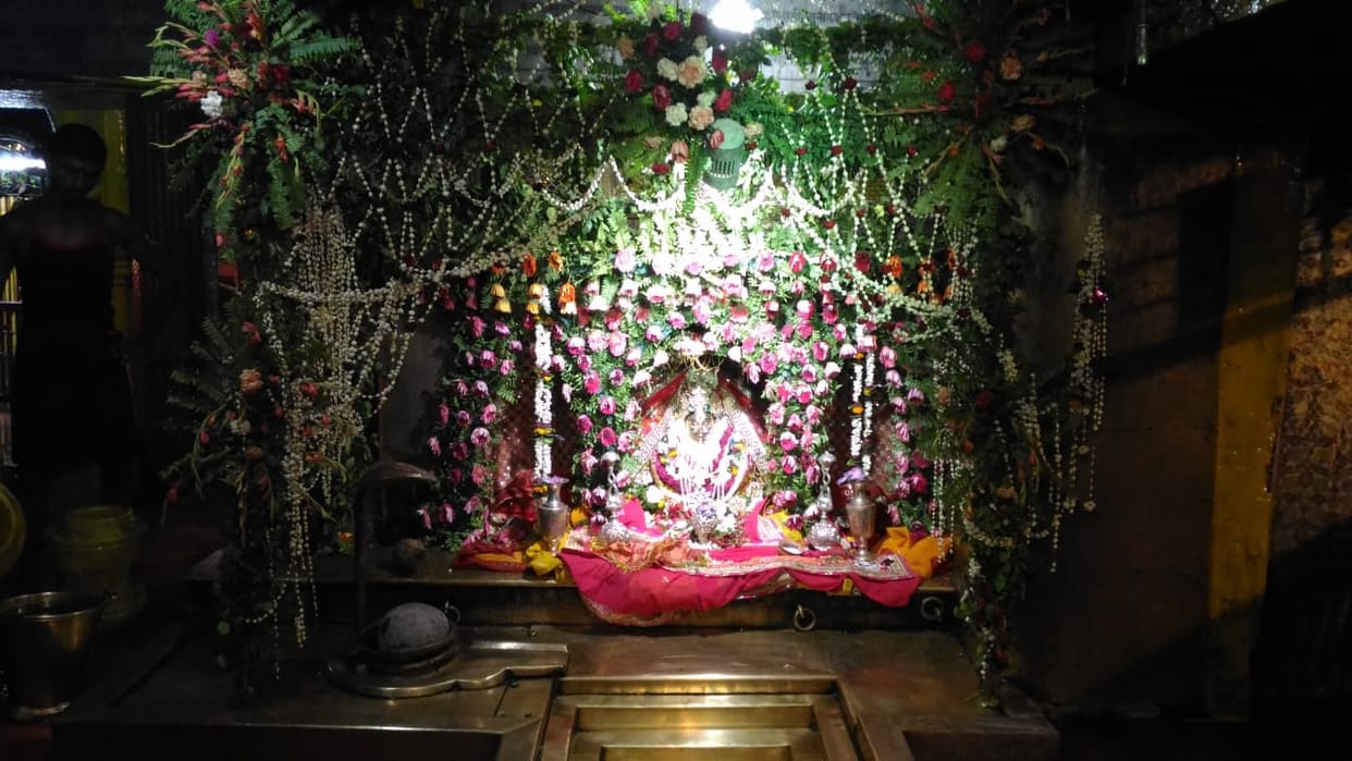Due to the lock down, the tradition of the festival that has been going on for three hundred years will be online in Bada Sheetla Mata Dham.