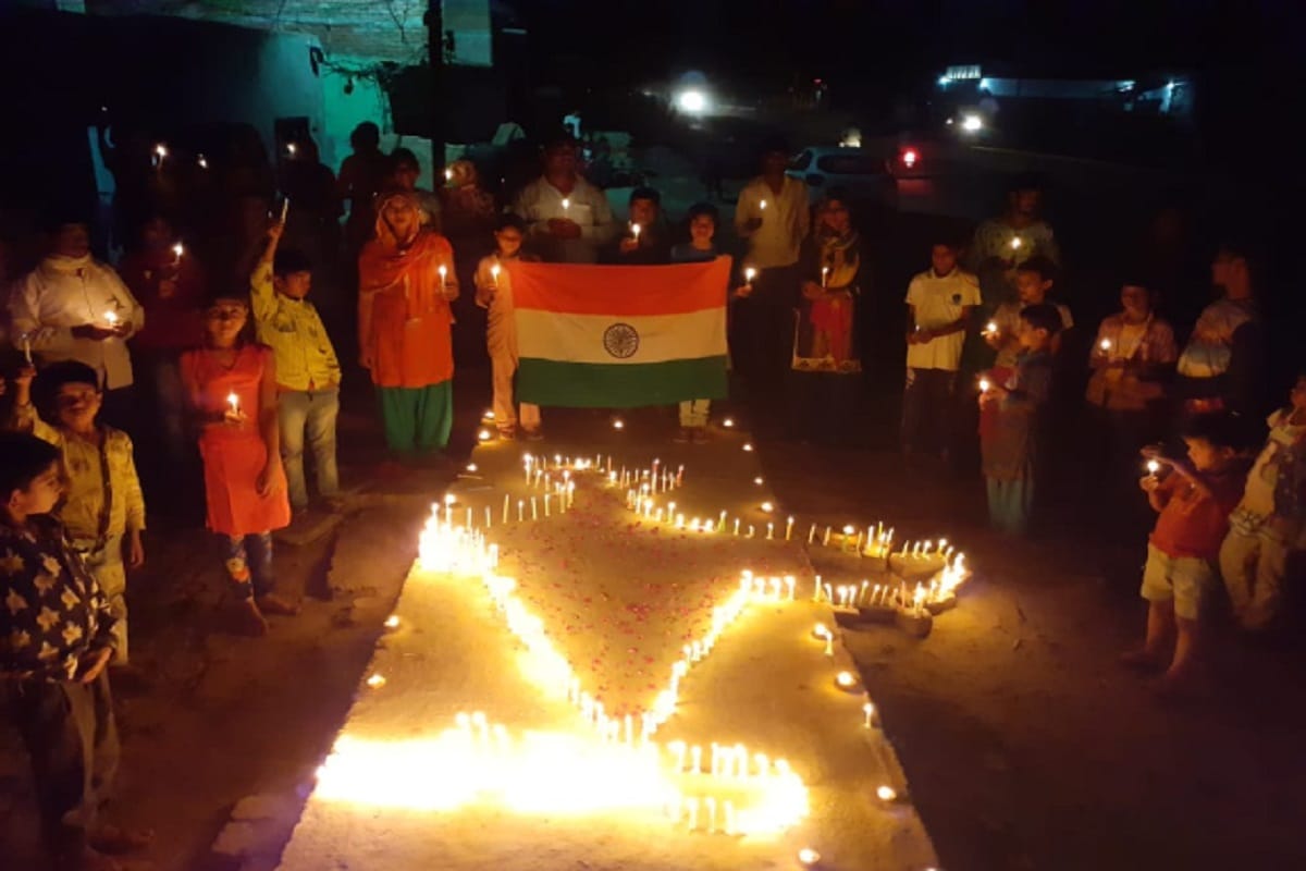 Corona Virus Update, People of Meerut city will light candles, mobile torches and diyas at nine o'clock