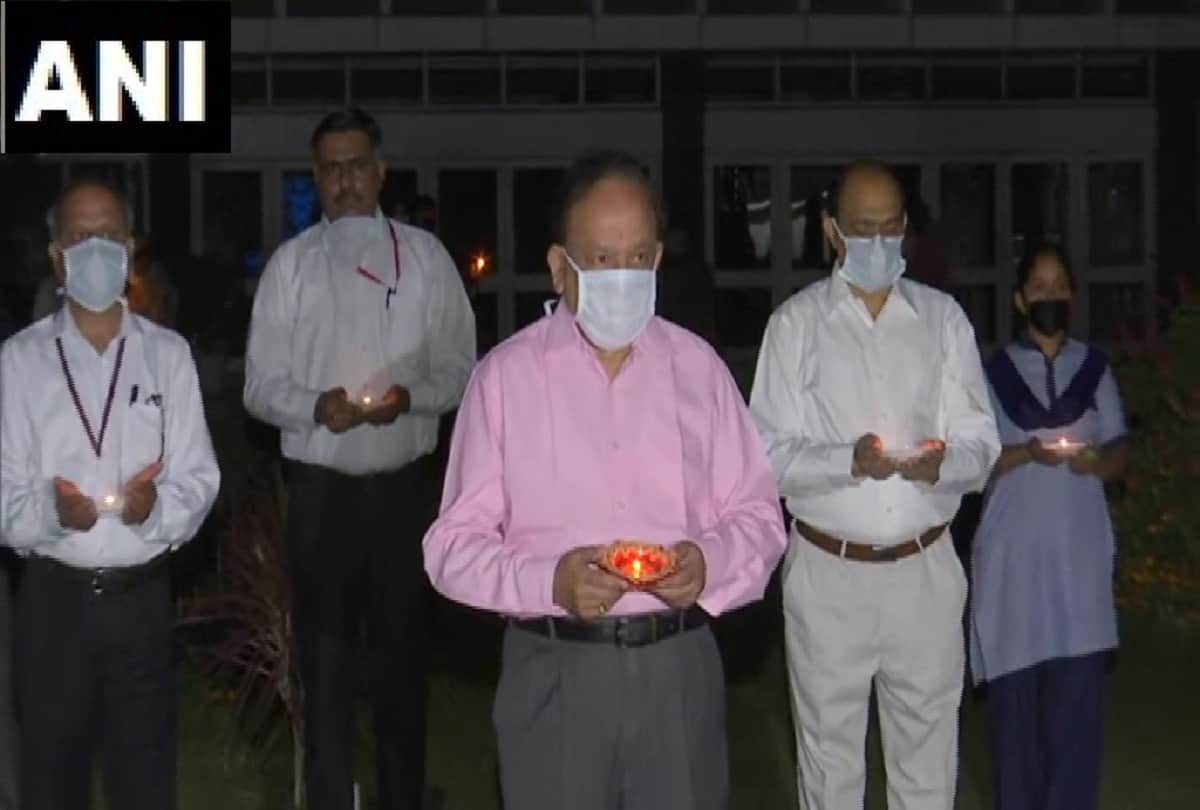 Pm Narendra Modi Diya Jalao Call Supported By Various leader across india, see images