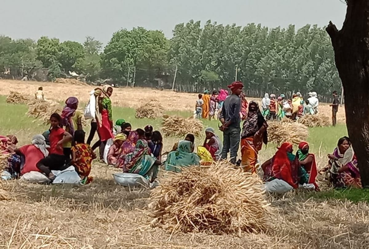 Villagers not follow the rules of social distance for Coronavirus