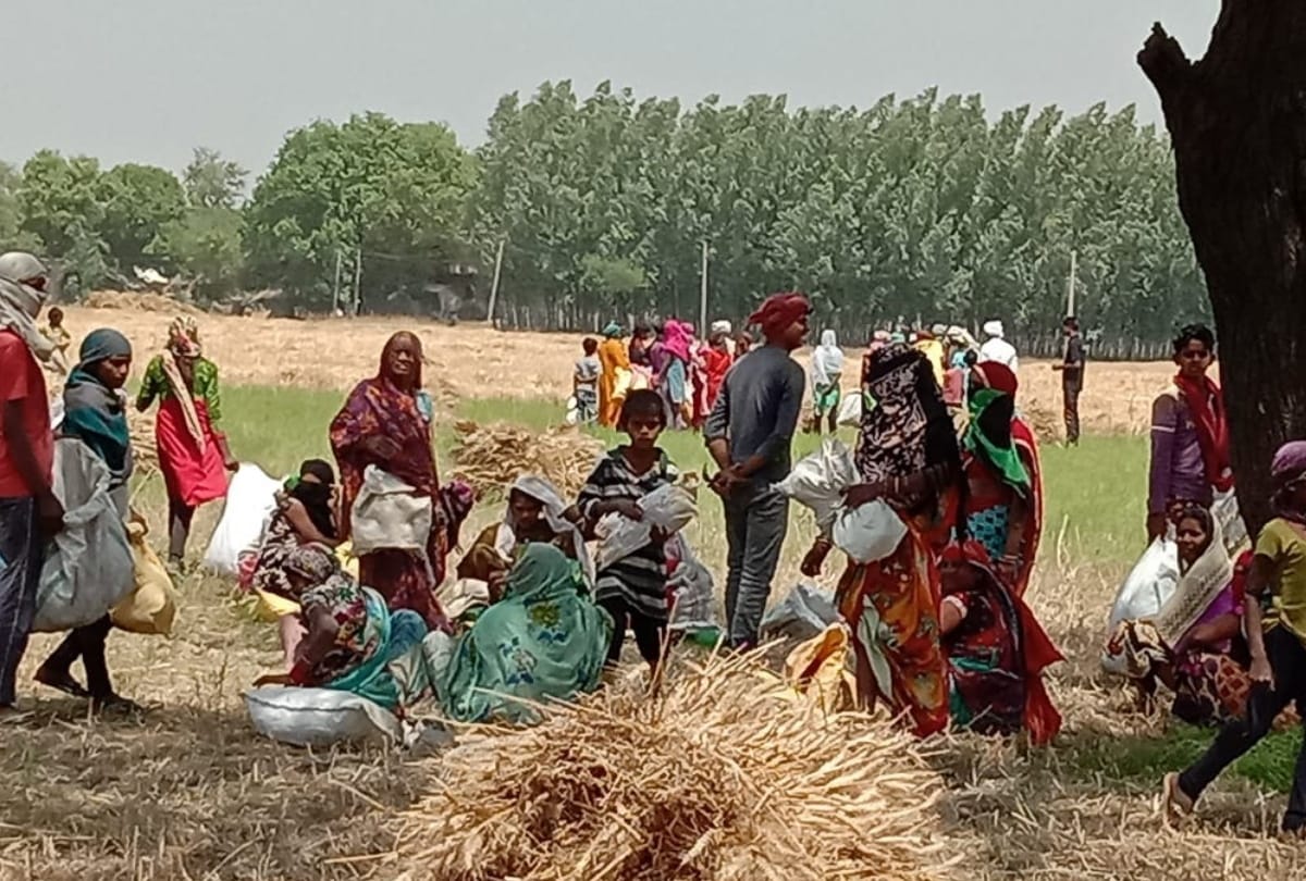 Villagers not follow the rules of social distance for Coronavirus