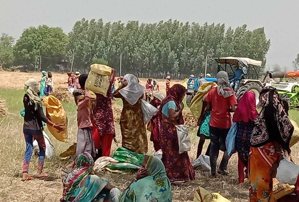 Villagers not follow the rules of social distance for Coronavirus