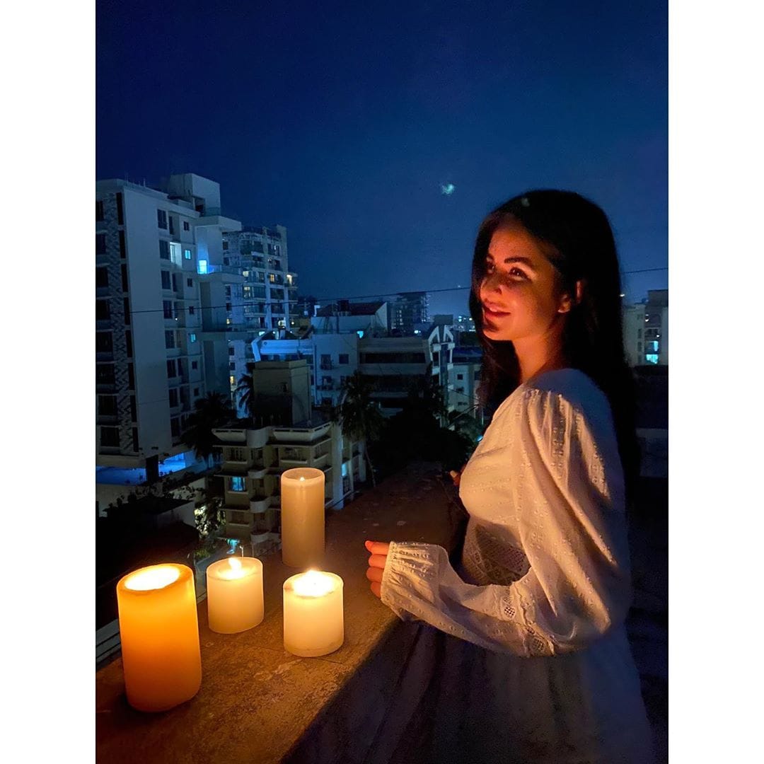 Bollywood actress Support Pm Narendra Modi Diya Jalao Appeal Deepika Padukone alia bhatt katrina kaif anushka sharma