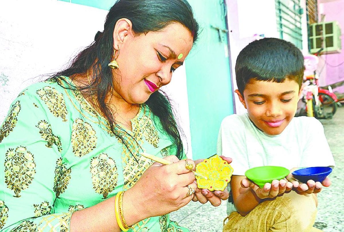 Coronavirus update news agra unite for light up lamps on sunday night at 9 pm