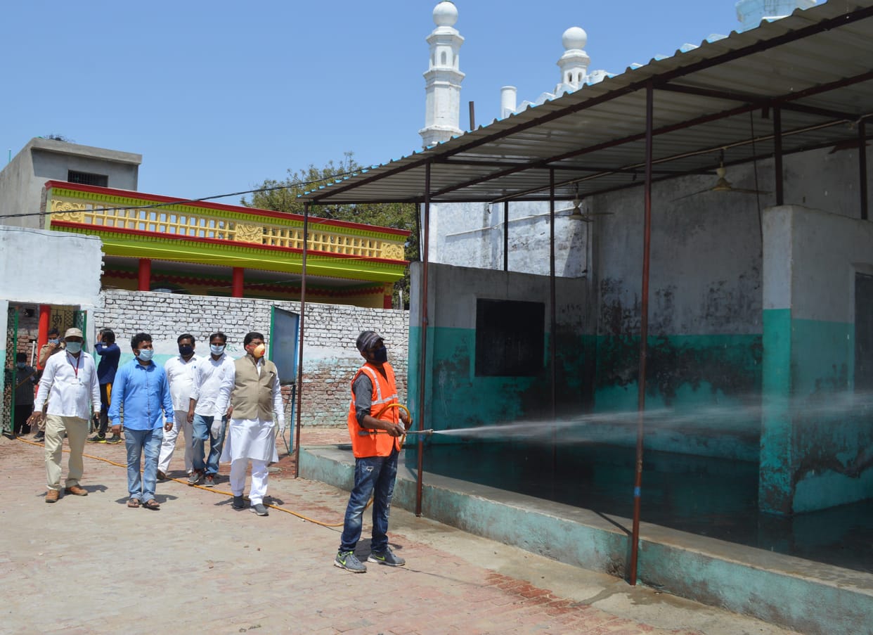 Hathras: Municipality did sanitation in Lala's Nagla area