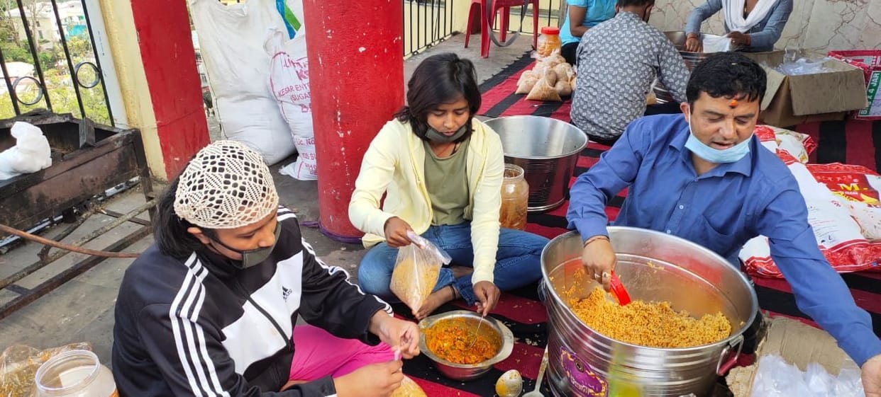 cricketer Ekta Bisht who is helping hand in roti bank