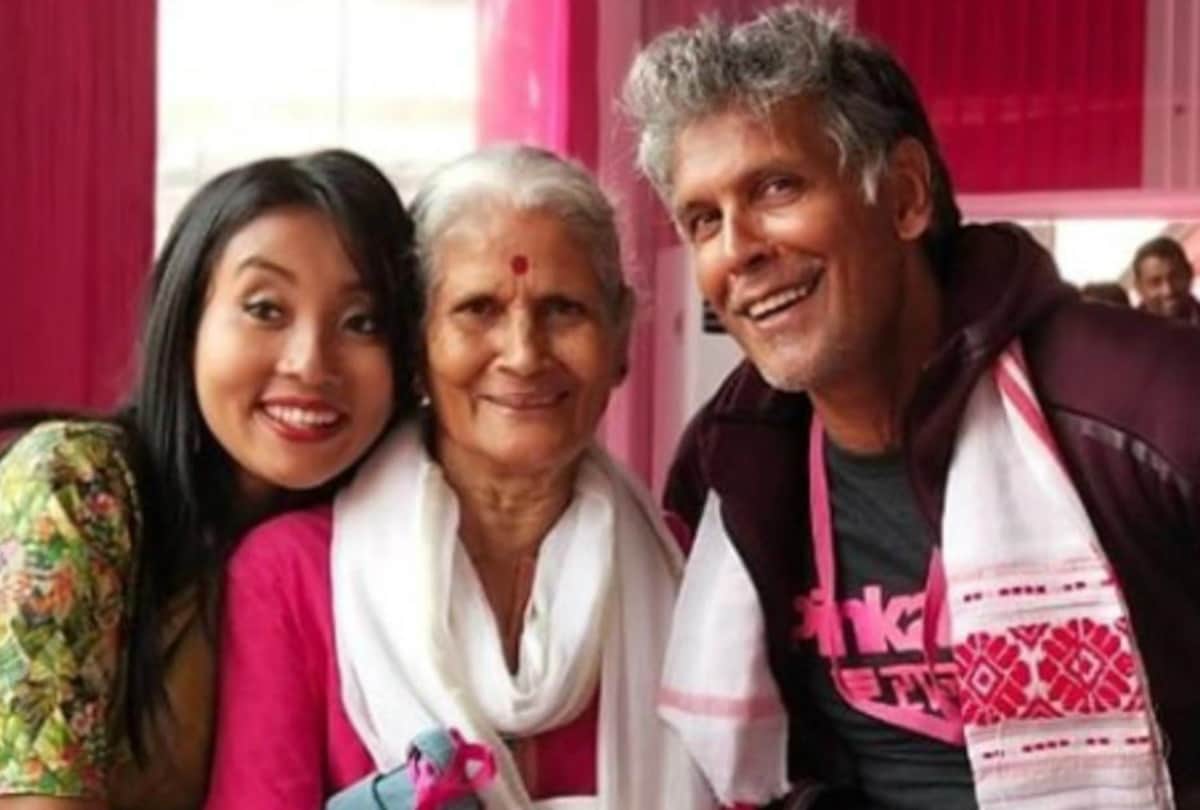 Milind Soman Mother Usha Soman Do Skipping With Son At The Age of 81 Years Video Viral