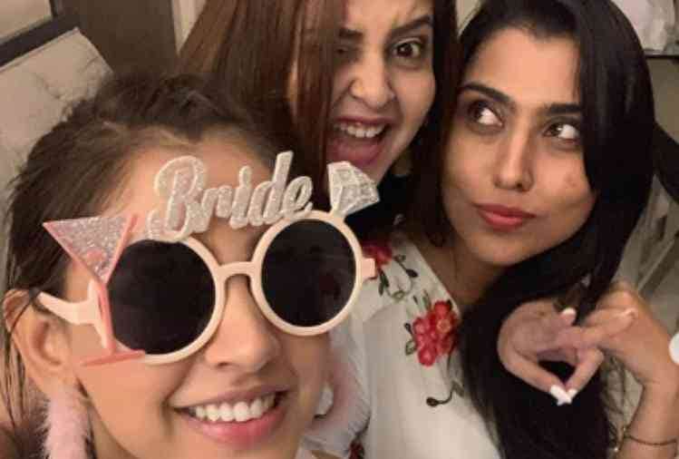 ishqbaaz actress niti taylor celebrate bridal shower and bachelorette party