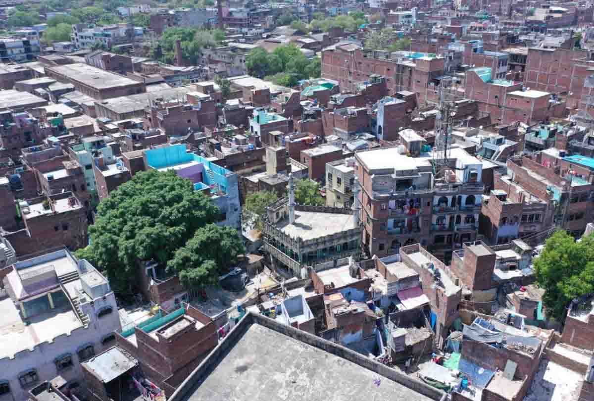 corona hotspot in kanpur: 13 areas declared Red Zone, 12 mosques sealed