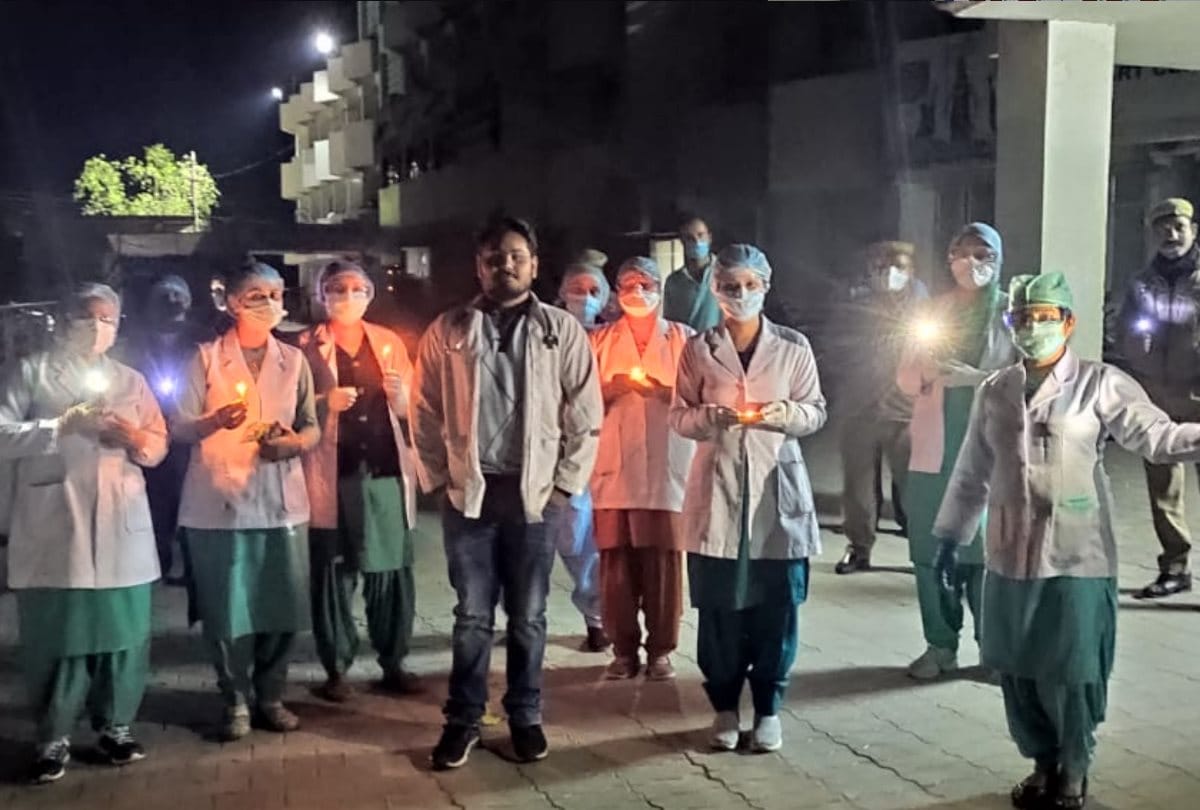 fight against corona people light diyas in kullu mandi una