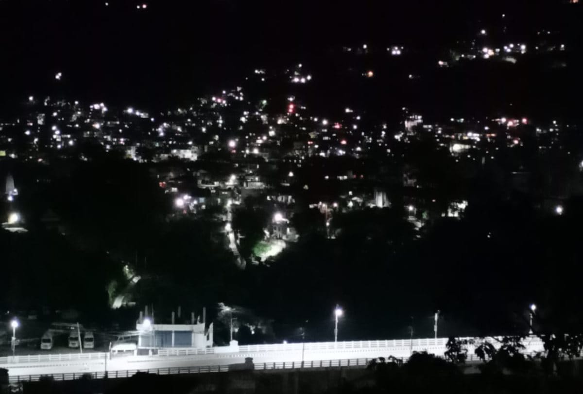 fight against corona people light diyas in kullu mandi una