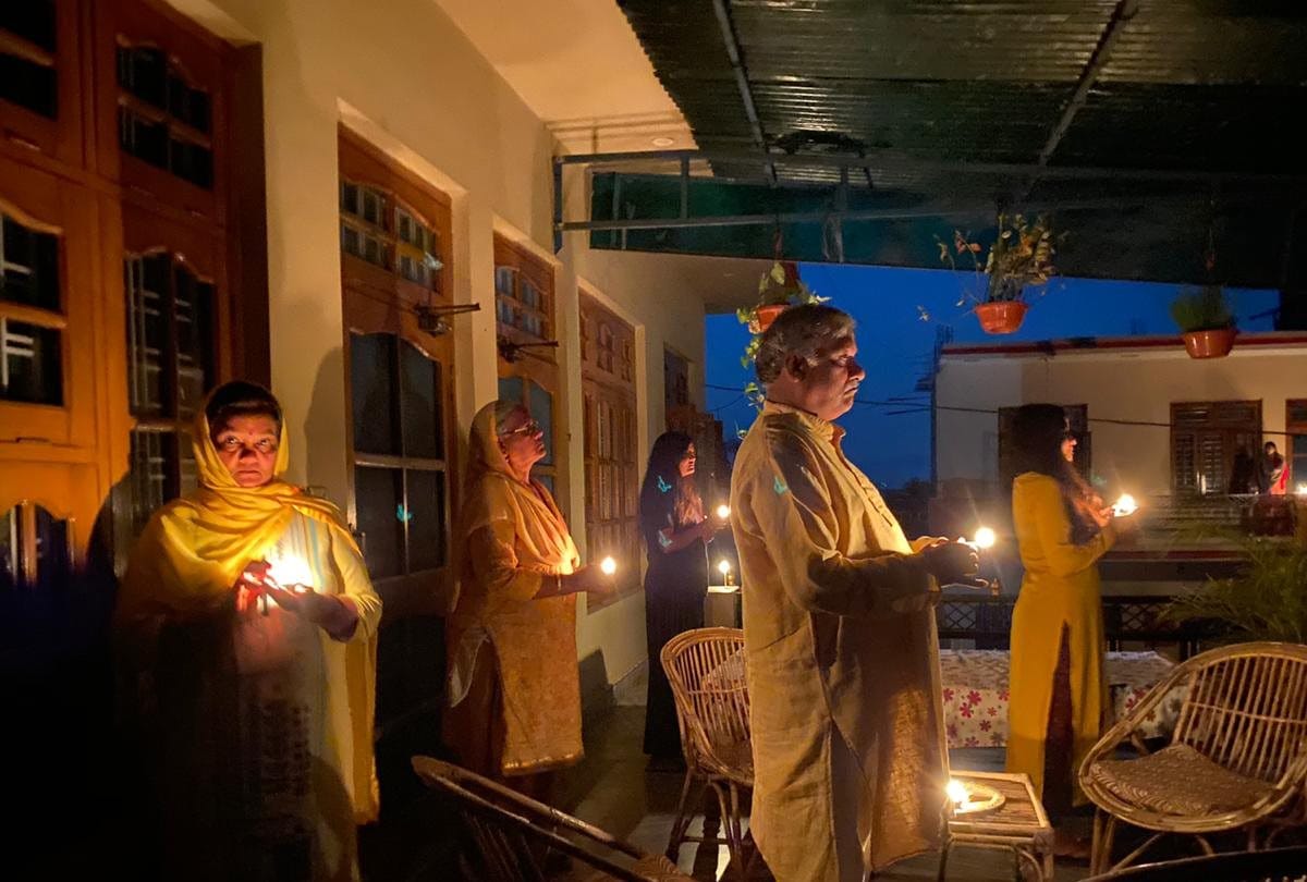 fight against corona people light diyas in kullu mandi una