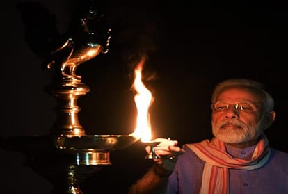 PM Narendra Modi knows about the condition of Kashi, promote the use of a mustache instead of a spoken-mask