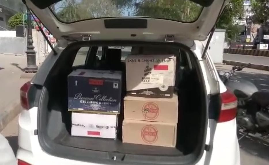Lockdown: Delhi Police arrested its ASI for liquor smuggling recovered 29 cases of illegal liquor