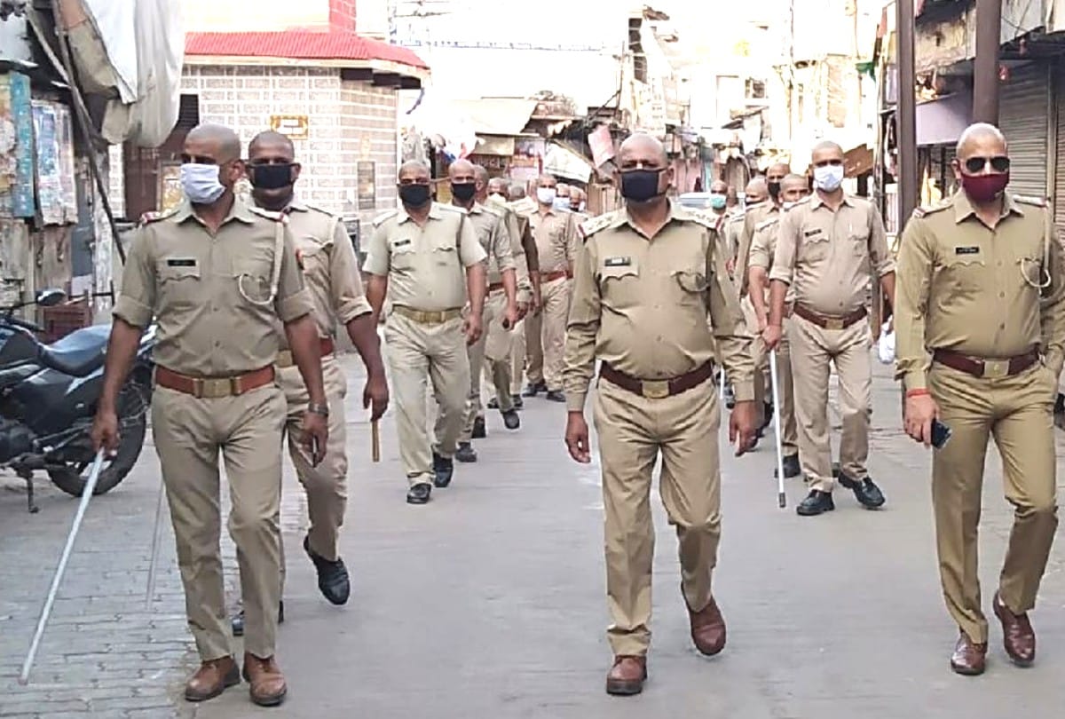 75 policemen got head shaved due to fear of coronavirus infection in agra