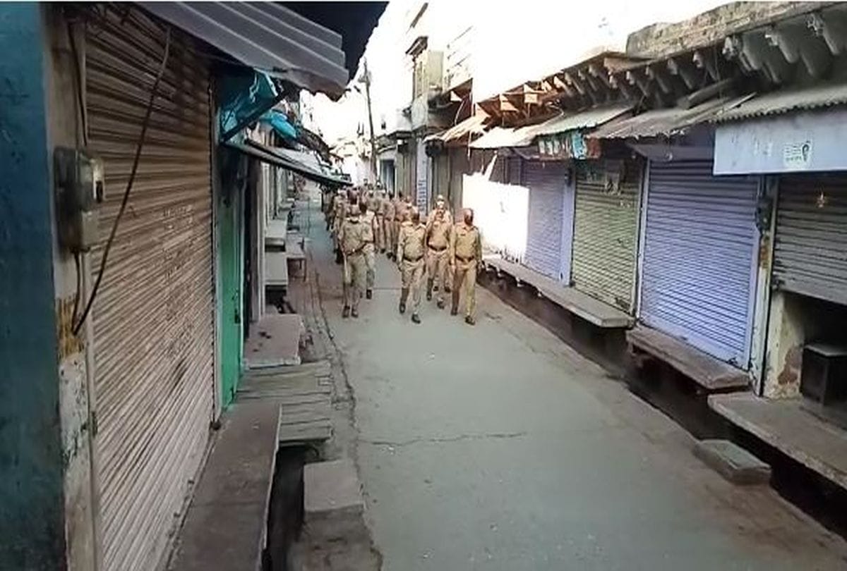 75 policemen got head shaved due to fear of coronavirus infection in agra