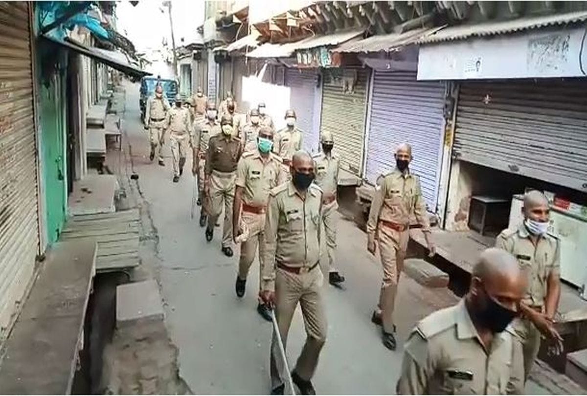 75 policemen got head shaved due to fear of coronavirus infection in agra