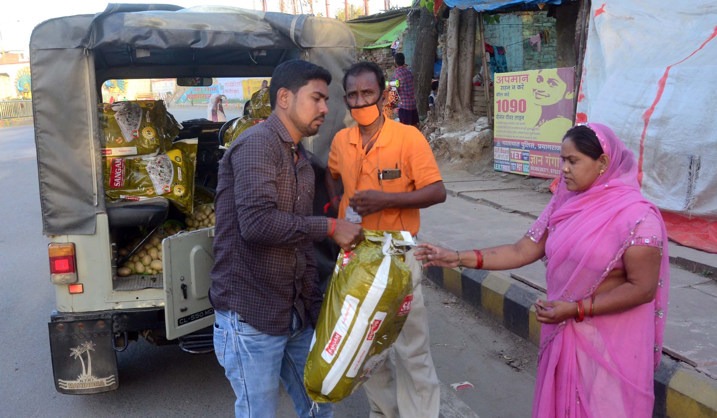 On the call of PM, all united to light the lamp against the darkness of Corona, BJPers distributed candles with relief material